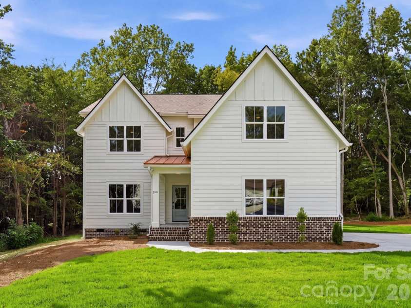 2311 Chateau Court, Matthews, NC 28105.  MLS# CAR4407256, YatesRealty ID 44799. Daytime front view.