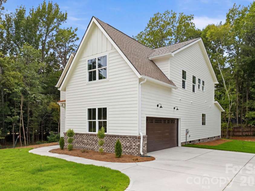 2311 Chateau Court, Matthews, NC 28105.  MLS# CAR4407256, YatesRealty ID 44799. Daytime side view.