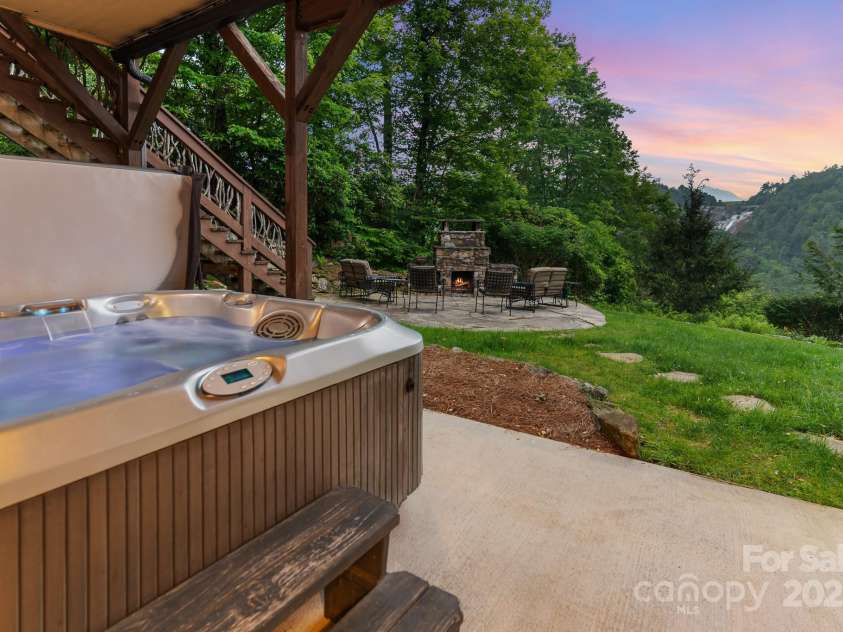 300 Falls View Drive, Lake Toxaway, NC 28774.  MLS# CAR4311504, YatesRealty ID 448. 