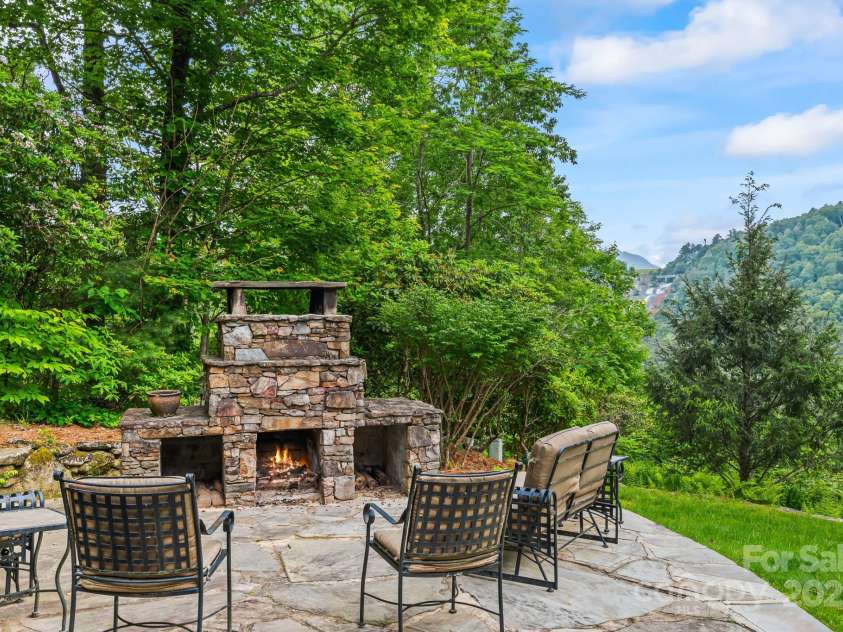300 Falls View Drive, Lake Toxaway, NC 28774.  MLS# CAR4311504, YatesRealty ID 448. 