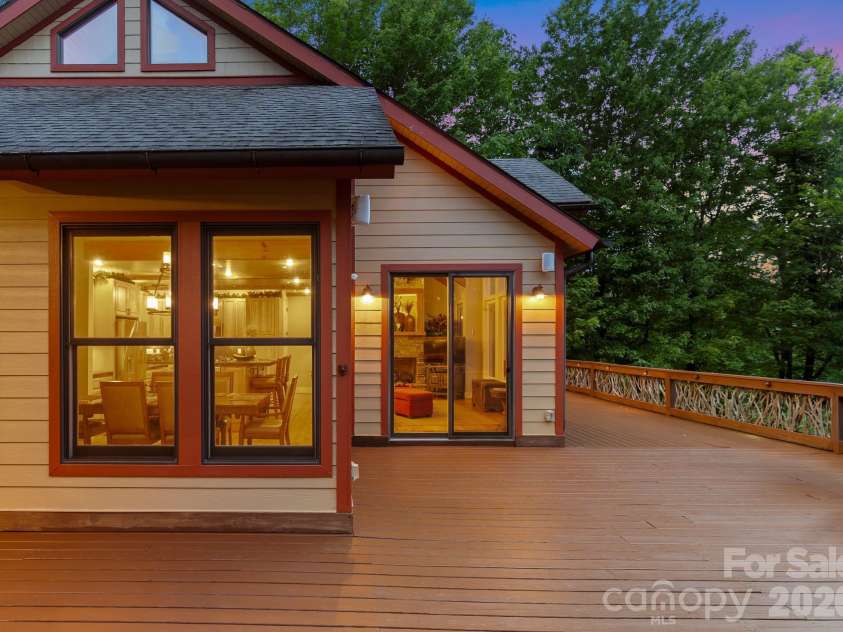 300 Falls View Drive, Lake Toxaway, NC 28774.  MLS# CAR4376323, YatesRealty ID 448. 