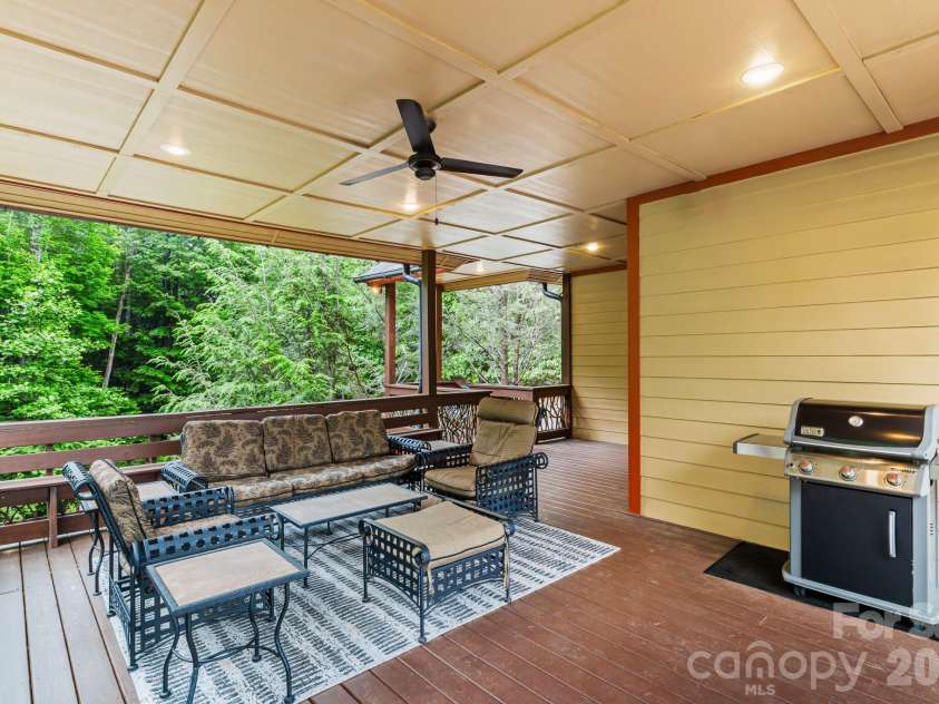 300 Falls View Drive, Lake Toxaway, NC 28774.  MLS# CAR4376323, YatesRealty ID 448. 