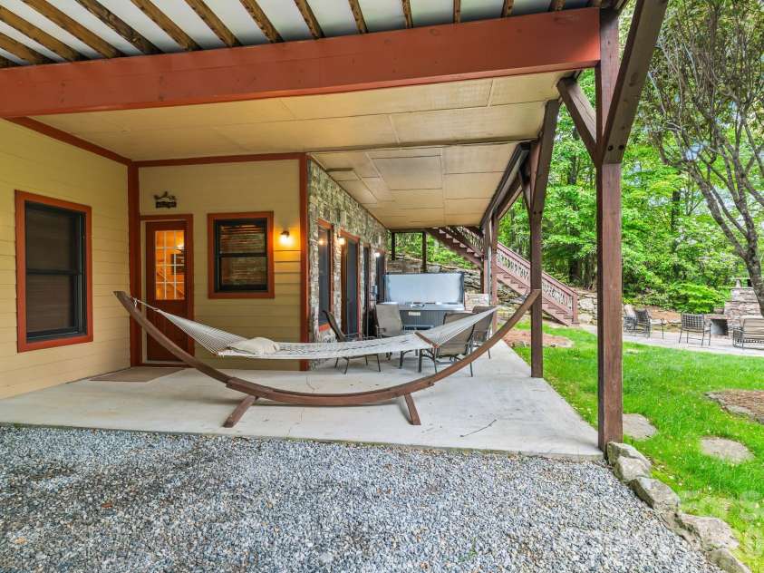 300 Falls View Drive, Lake Toxaway, NC 28774.  MLS# CAR4376323, YatesRealty ID 448. 