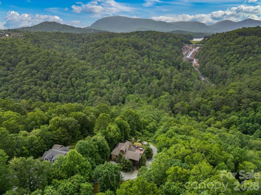 300 Falls View Drive, Lake Toxaway, NC 28774.  MLS# CAR4376323, YatesRealty ID 448. 