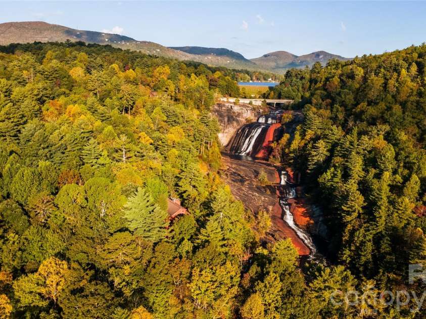 300 Falls View Drive, Lake Toxaway, NC 28774.  MLS# CAR4376323, YatesRealty ID 448. 