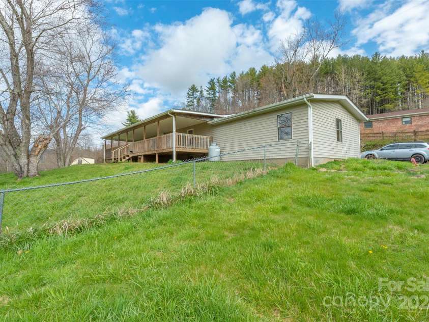 97 Oakland Drive, Burnsville, NC 28714.  MLS# CAR4117943, YatesRealty ID 448. 