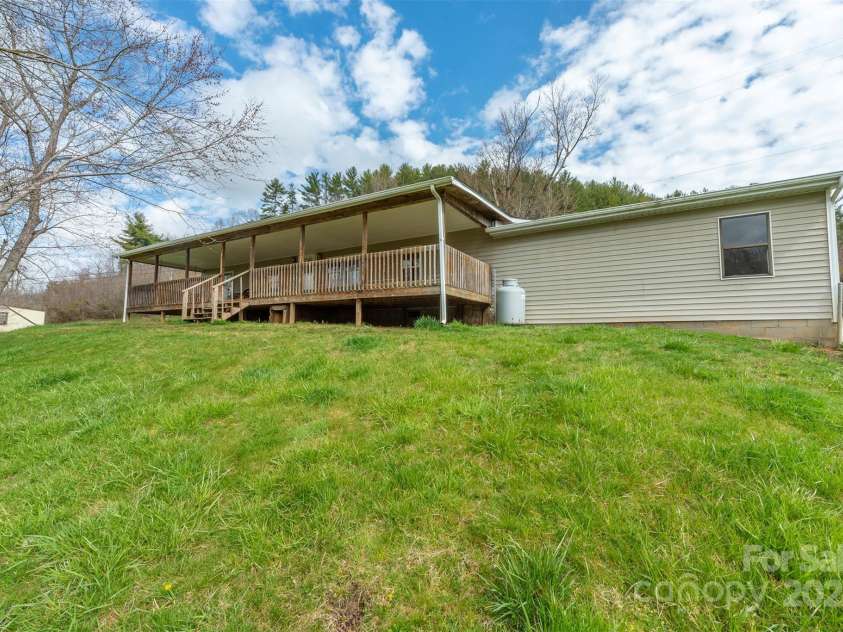 97 Oakland Drive, Burnsville, NC 28714.  MLS# CAR4117943, YatesRealty ID 448. 