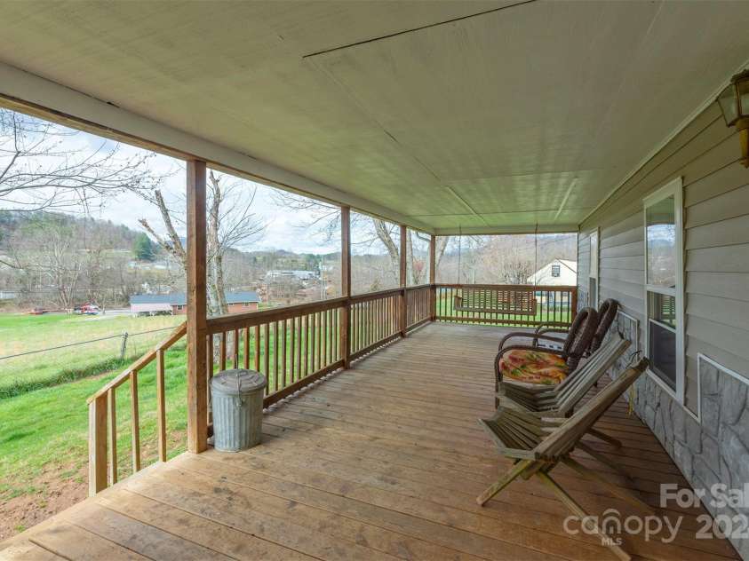 97 Oakland Drive, Burnsville, NC 28714.  MLS# CAR4117943, YatesRealty ID 448. 