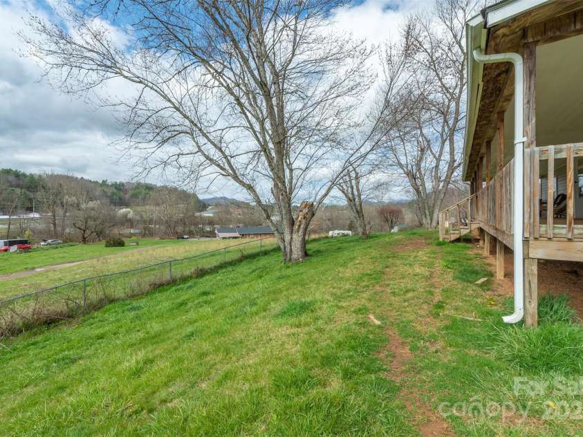 97 Oakland Drive, Burnsville, NC 28714.  MLS# CAR4117943, YatesRealty ID 448. 