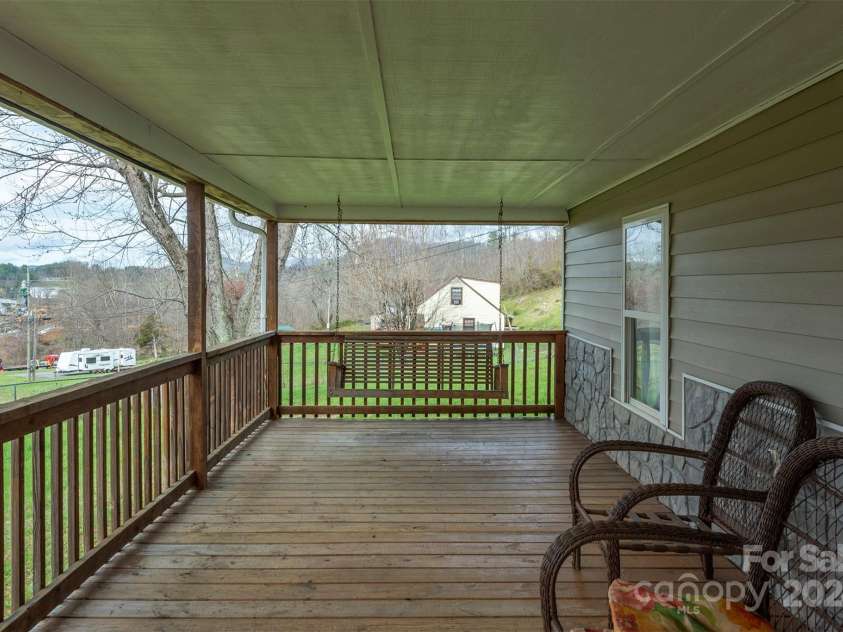 97 Oakland Drive, Burnsville, NC 28714.  MLS# CAR4117943, YatesRealty ID 448. 