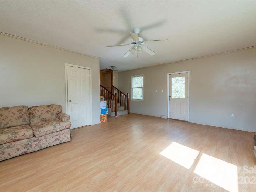 97 Oakland Drive, Burnsville, NC 28714.  MLS# CAR4117943, YatesRealty ID 448. 