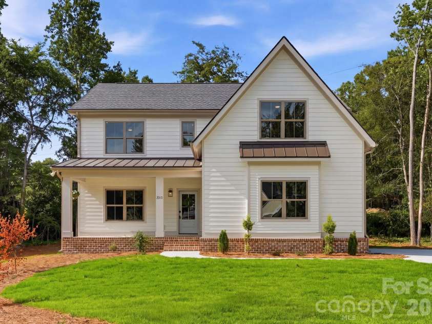2315 Chateau Court, Matthews, NC 28105.  MLS# CAR4407259, YatesRealty ID 44800. Exterior daytime view.