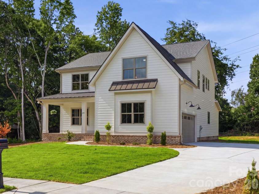 2315 Chateau Court, Matthews, NC 28105.  MLS# CAR4407259, YatesRealty ID 44800. Exterior daytime view.
