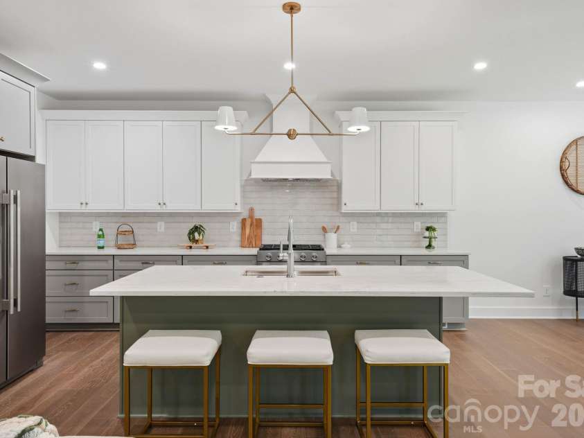2315 Chateau Court, Matthews, NC 28105.  MLS# CAR4407259, YatesRealty ID 44800. Kitchen.
