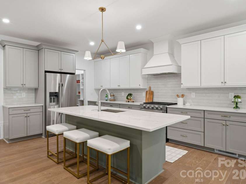 2315 Chateau Court, Matthews, NC 28105.  MLS# CAR4407259, YatesRealty ID 44800. Kitchen.