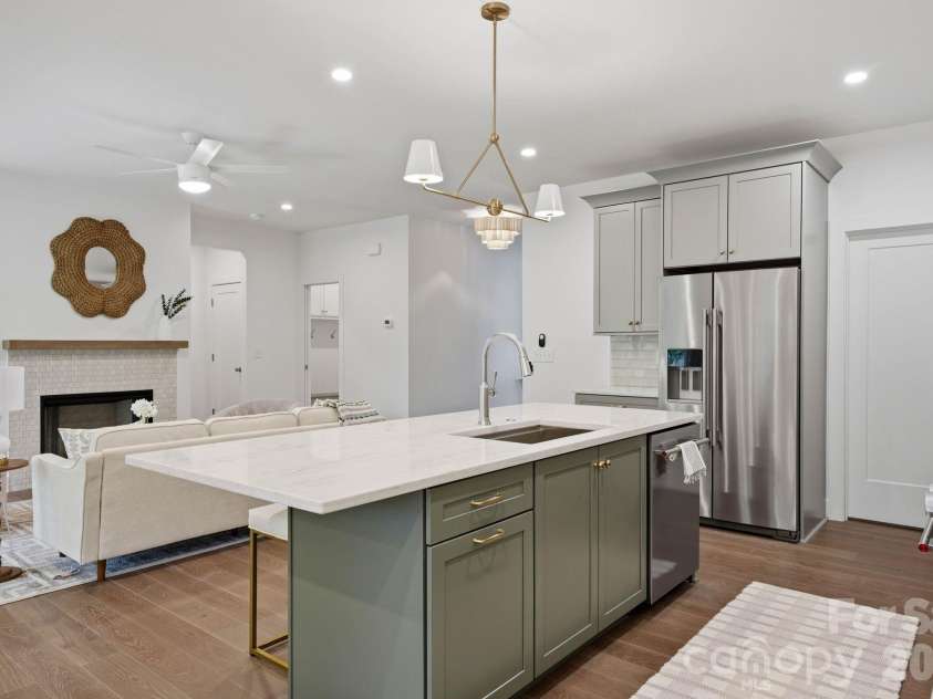 2315 Chateau Court, Matthews, NC 28105.  MLS# CAR4407259, YatesRealty ID 44800. Kitchen.