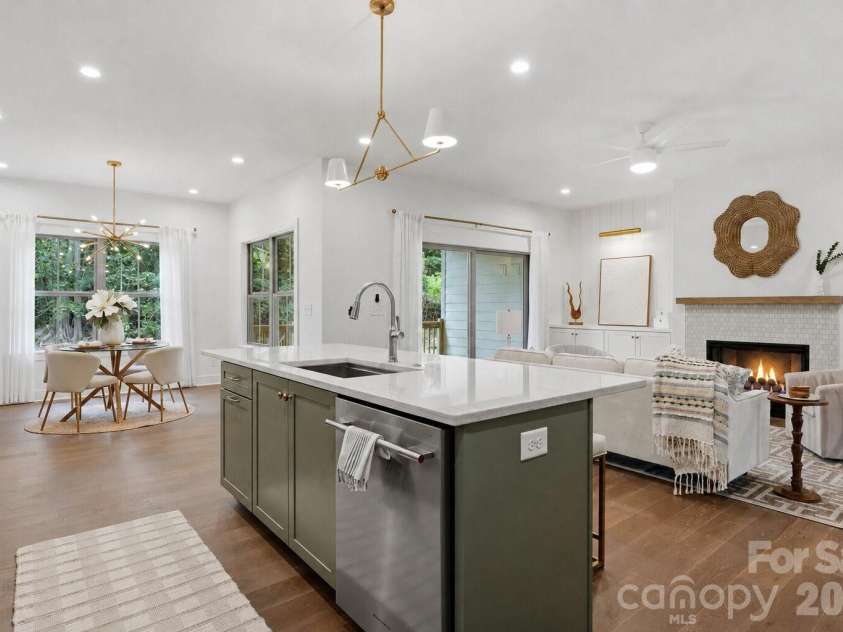 2315 Chateau Court, Matthews, NC 28105.  MLS# CAR4407259, YatesRealty ID 44800. Kitchen.