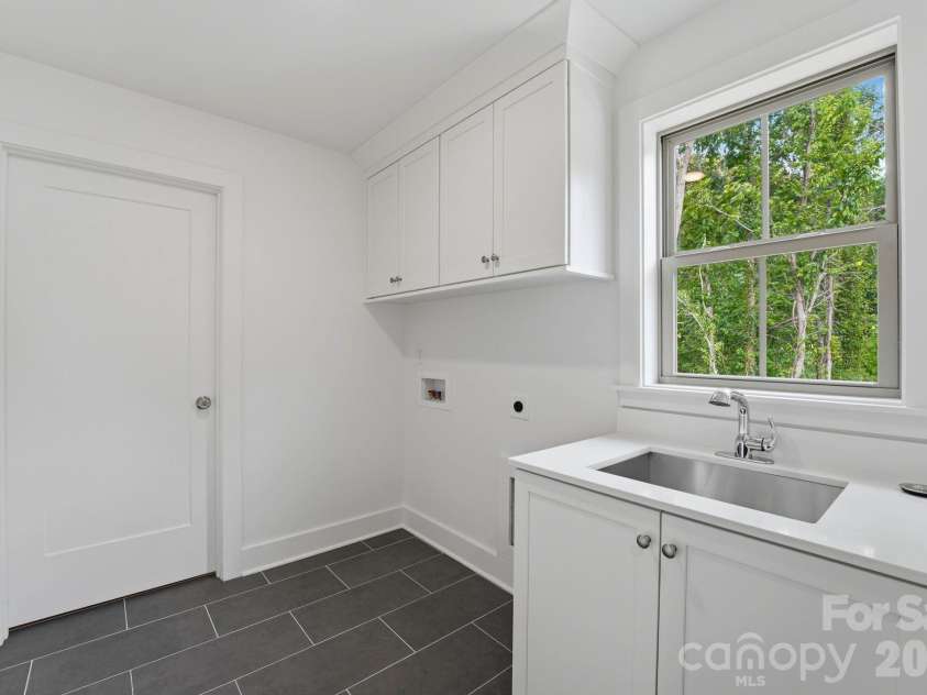 2315 Chateau Court, Matthews, NC 28105.  MLS# CAR4407259, YatesRealty ID 44800. Laundry room.