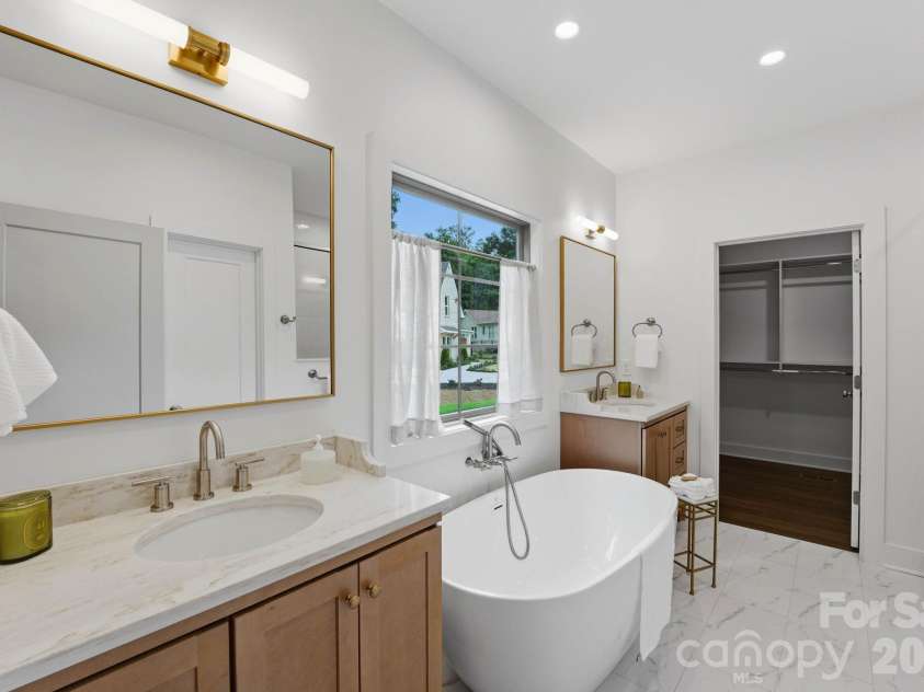 2315 Chateau Court, Matthews, NC 28105.  MLS# CAR4407259, YatesRealty ID 44800. Primary bathroom.