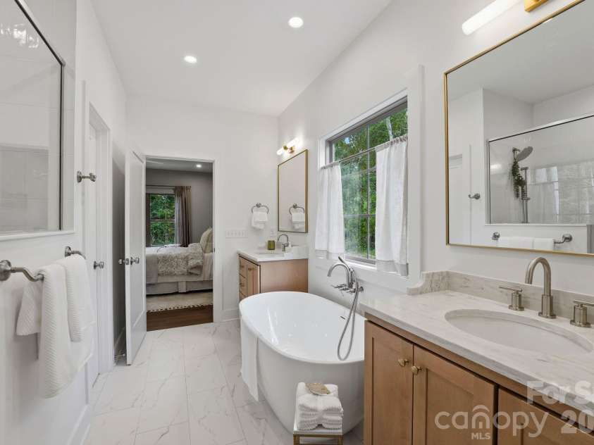 2315 Chateau Court, Matthews, NC 28105.  MLS# CAR4407259, YatesRealty ID 44800. Primary bathroom.