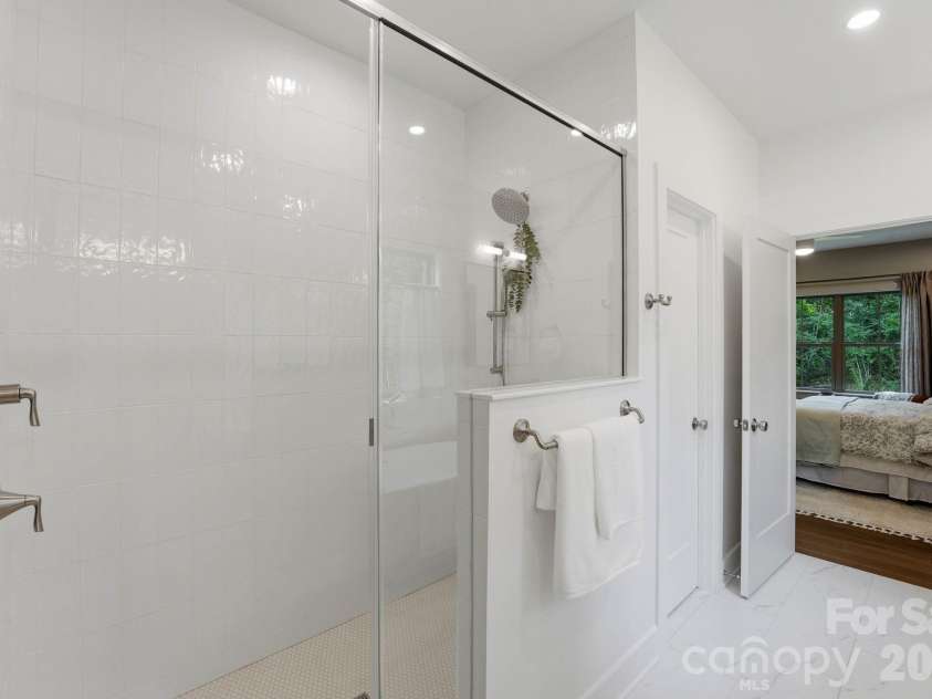 2315 Chateau Court, Matthews, NC 28105.  MLS# CAR4407259, YatesRealty ID 44800. Primary bathroom.