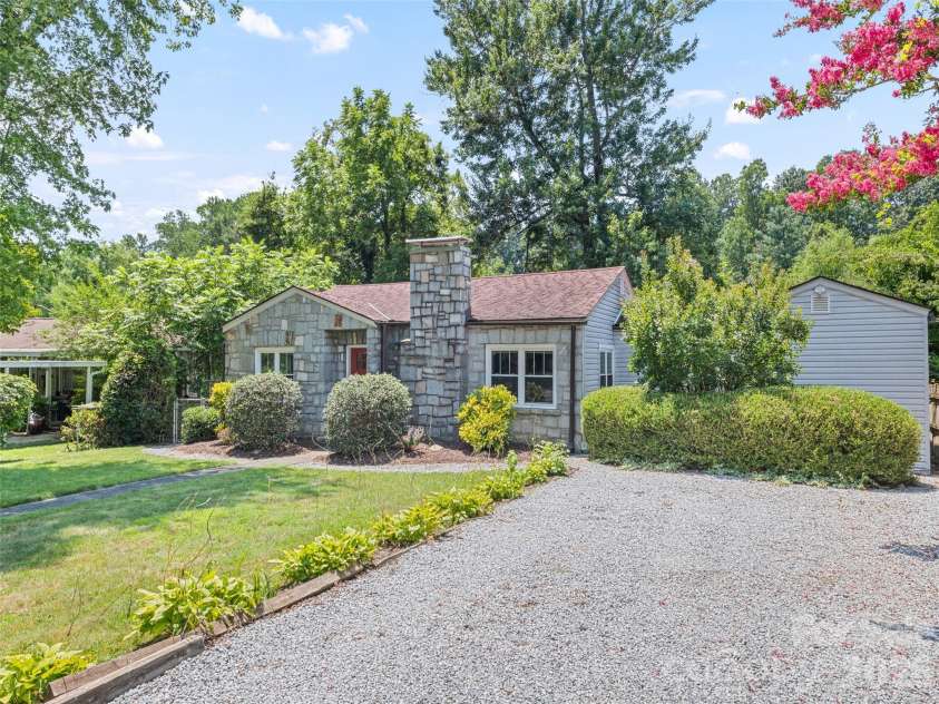1909 Arlington Place, Hendersonville, NC 28791.  MLS# CAR4412388, YatesRealty ID 44801. 