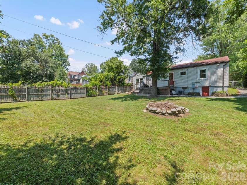 1909 Arlington Place, Hendersonville, NC 28791.  MLS# CAR4412388, YatesRealty ID 44801. 