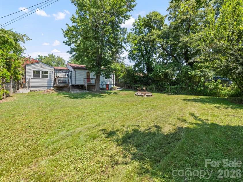 1909 Arlington Place, Hendersonville, NC 28791.  MLS# CAR4412388, YatesRealty ID 44801. 