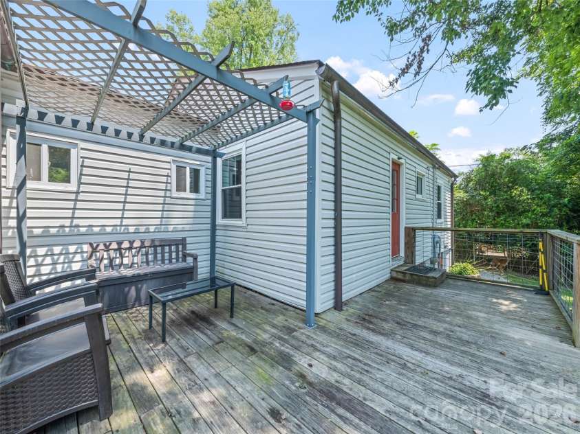 1909 Arlington Place, Hendersonville, NC 28791.  MLS# CAR4412388, YatesRealty ID 44801. 