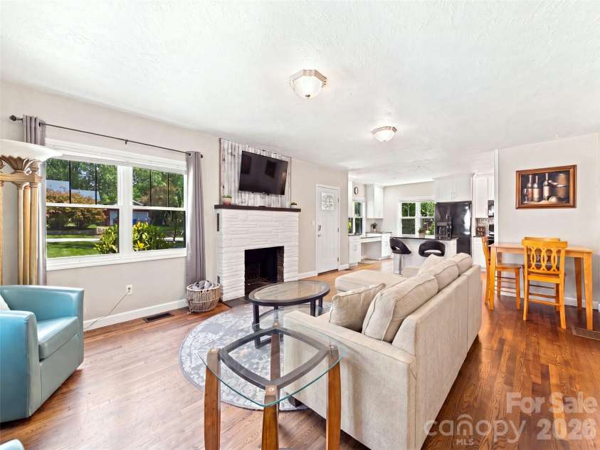 1909 Arlington Place, Hendersonville, NC 28791.  MLS# CAR4412388, YatesRealty ID 44801. 