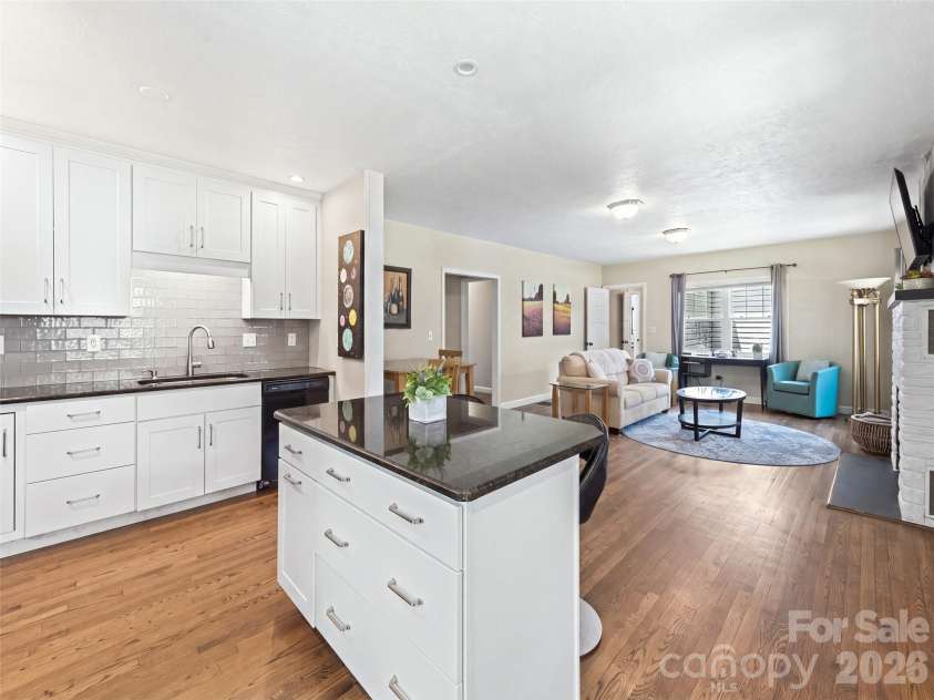 1909 Arlington Place, Hendersonville, NC 28791.  MLS# CAR4412388, YatesRealty ID 44801. 