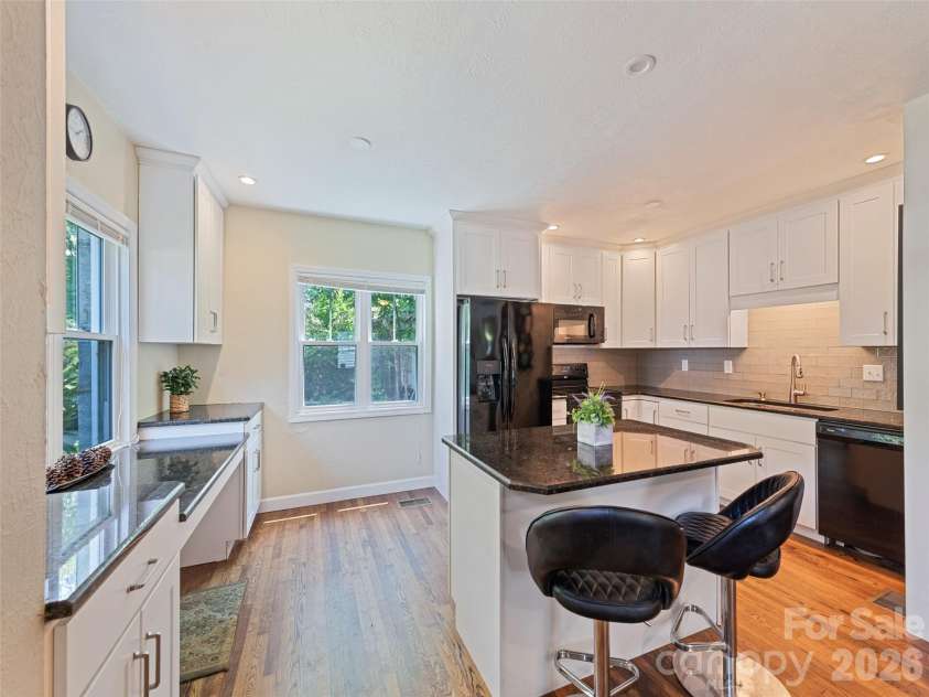 1909 Arlington Place, Hendersonville, NC 28791.  MLS# CAR4412388, YatesRealty ID 44801. 