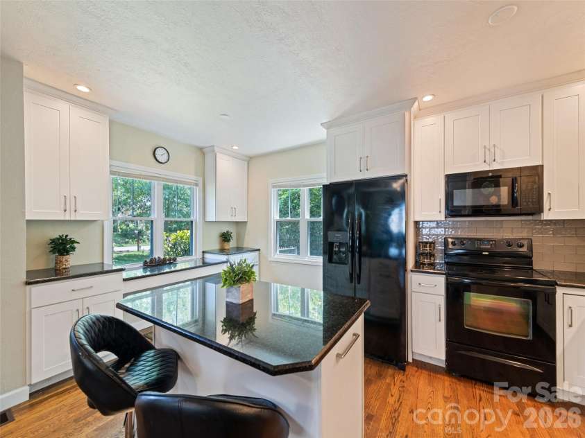 1909 Arlington Place, Hendersonville, NC 28791.  MLS# CAR4412388, YatesRealty ID 44801. 