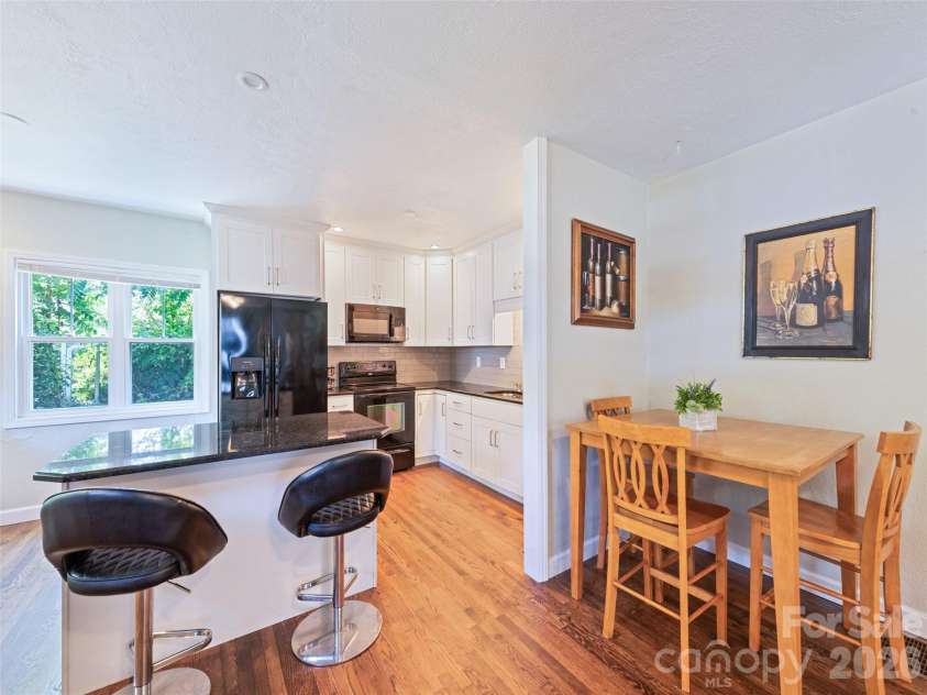 1909 Arlington Place, Hendersonville, NC 28791.  MLS# CAR4412388, YatesRealty ID 44801. 