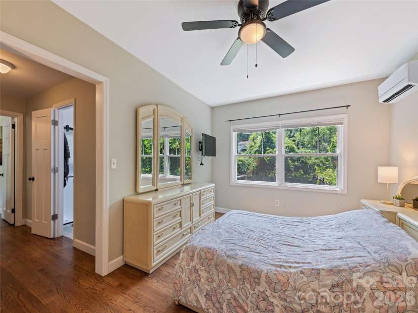 1909 Arlington Place, Hendersonville, NC 28791.  MLS# CAR4412388, YatesRealty ID 44801. 