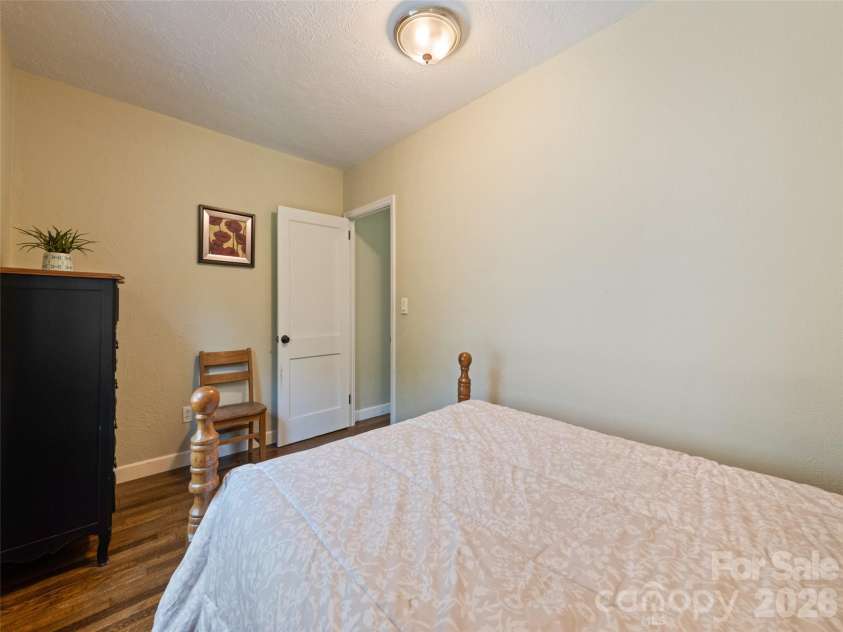 1909 Arlington Place, Hendersonville, NC 28791.  MLS# CAR4412388, YatesRealty ID 44801. 