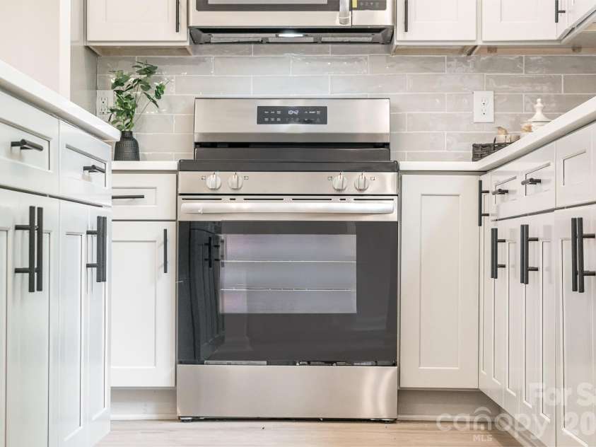 2017 Bishop Madison Lane, Charlotte, NC 28216.  MLS# CAR4415140, YatesRealty ID 44803. 
