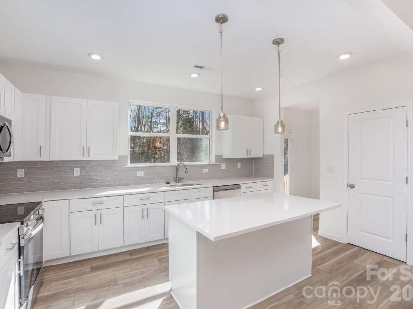 2017 Bishop Madison Lane, Charlotte, NC 28216.  MLS# CAR4415140, YatesRealty ID 44803. 