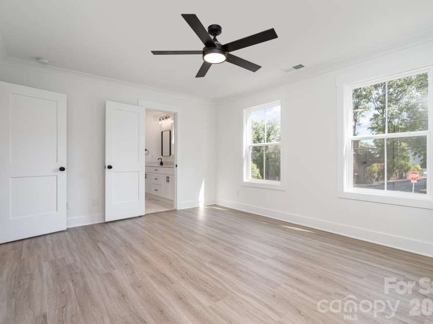 2017 Bishop Madison Lane, Charlotte, NC 28216.  MLS# CAR4415140, YatesRealty ID 44803. 