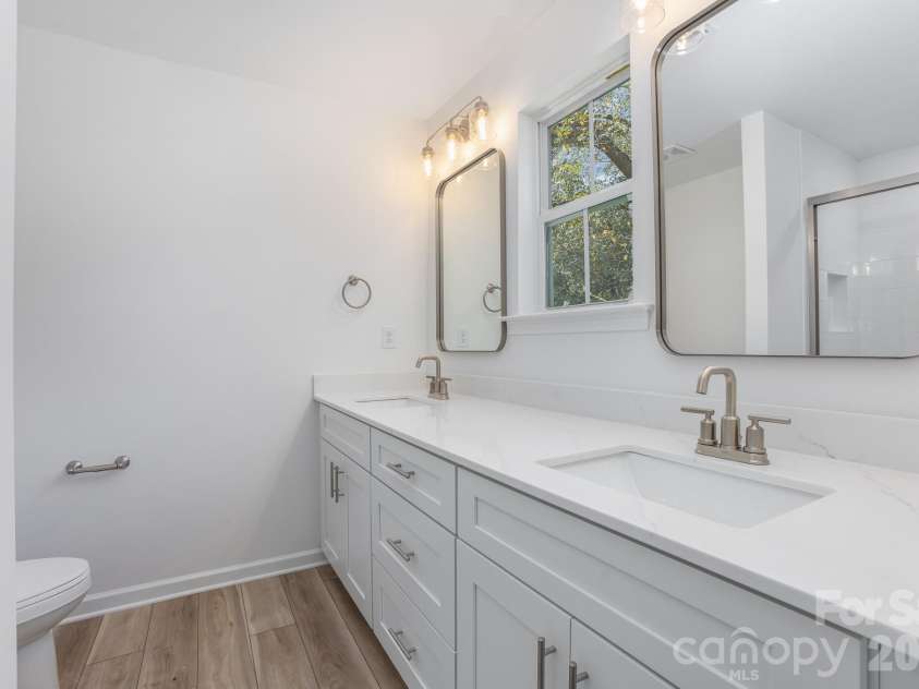 2017 Bishop Madison Lane, Charlotte, NC 28216.  MLS# CAR4415140, YatesRealty ID 44803. 