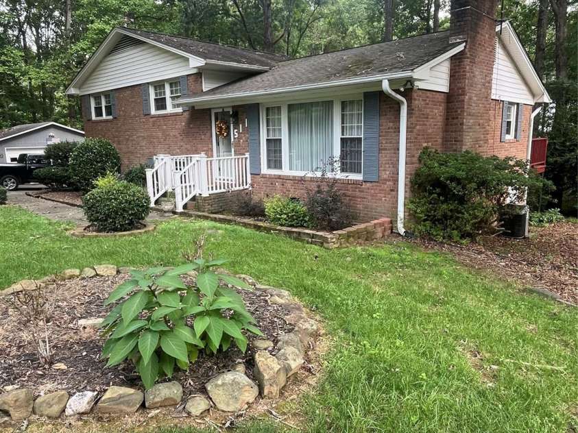 511 Crestview Drive, Albemarle, NC 28001.  MLS# CAR4415236, YatesRealty ID 44804. 
