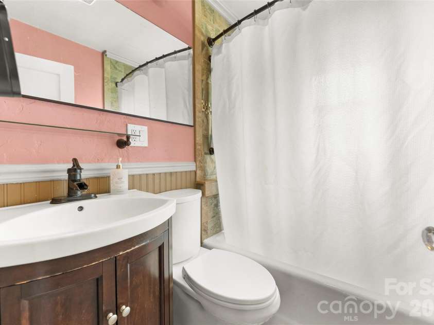 620 Old Lytle Cove Road, Swannanoa, NC 28778.  MLS# CAR4415136, YatesRealty ID 44806. 