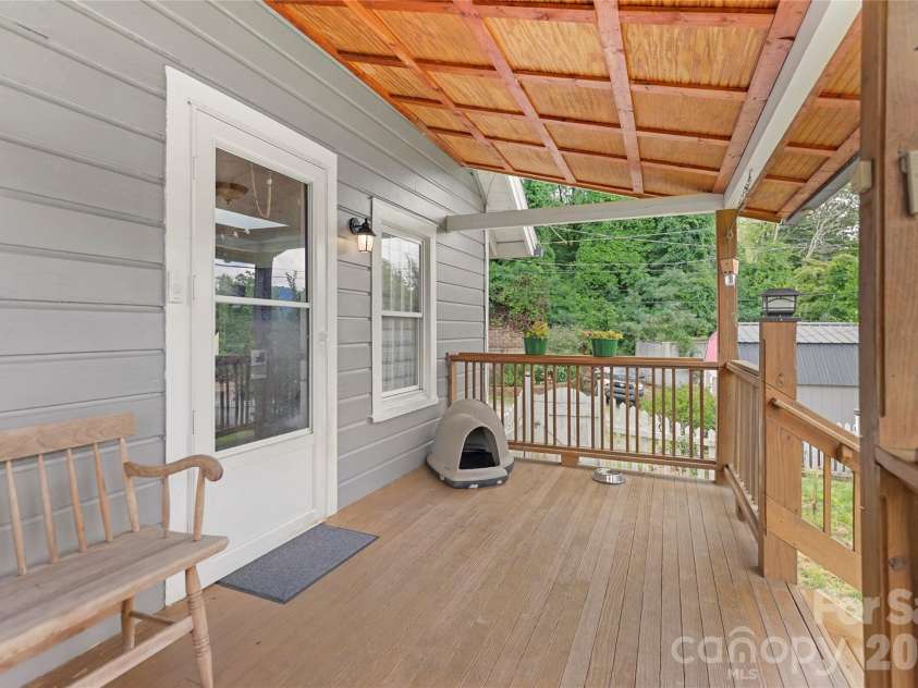 620 Old Lytle Cove Road, Swannanoa, NC 28778.  MLS# CAR4415136, YatesRealty ID 44806. 