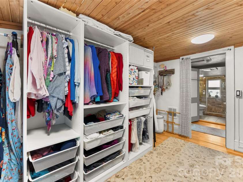 620 Old Lytle Cove Road, Swannanoa, NC 28778.  MLS# CAR4415136, YatesRealty ID 44806. Spacious upstairs closet
