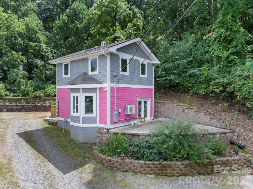 620 Old Lytle Cove Road, Swannanoa, NC 28778.  MLS# CAR4415136, YatesRealty ID 44806. Studio