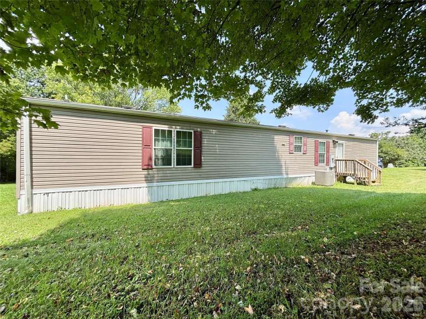 72 Greenleaf Road, Hendersonville, NC 28739.  MLS# CAR4415072, YatesRealty ID 44807. 