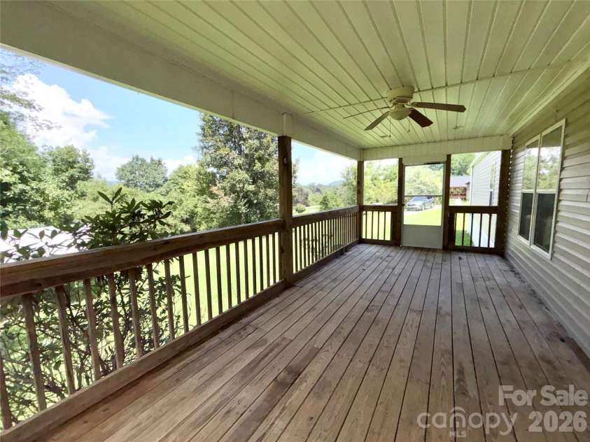 72 Greenleaf Road, Hendersonville, NC 28739.  MLS# CAR4415072, YatesRealty ID 44807. 