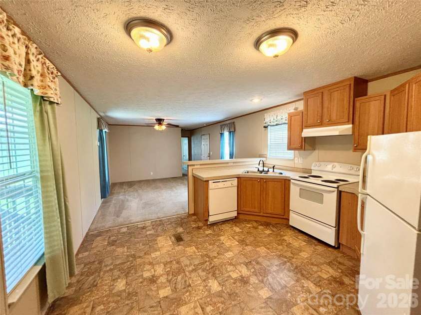 72 Greenleaf Road, Hendersonville, NC 28739.  MLS# CAR4415072, YatesRealty ID 44807. 