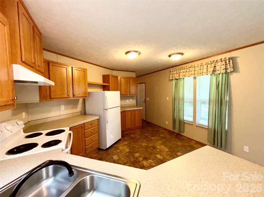72 Greenleaf Road, Hendersonville, NC 28739.  MLS# CAR4415072, YatesRealty ID 44807. 
