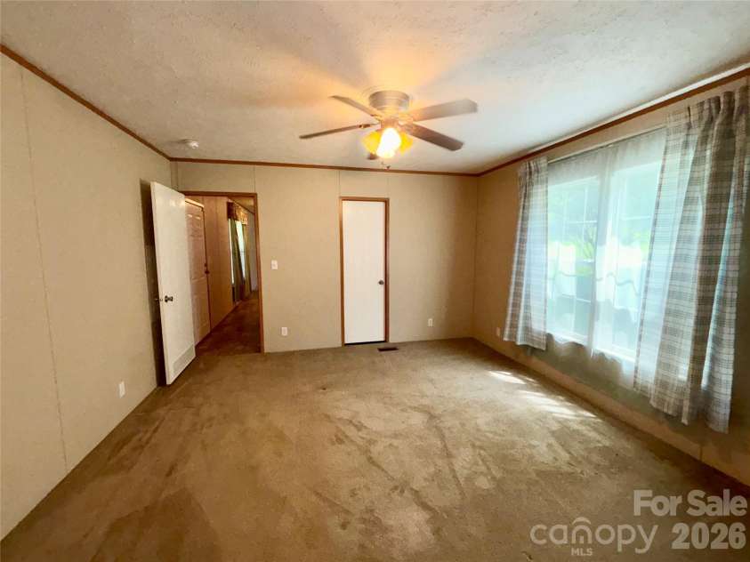 72 Greenleaf Road, Hendersonville, NC 28739.  MLS# CAR4415072, YatesRealty ID 44807. 